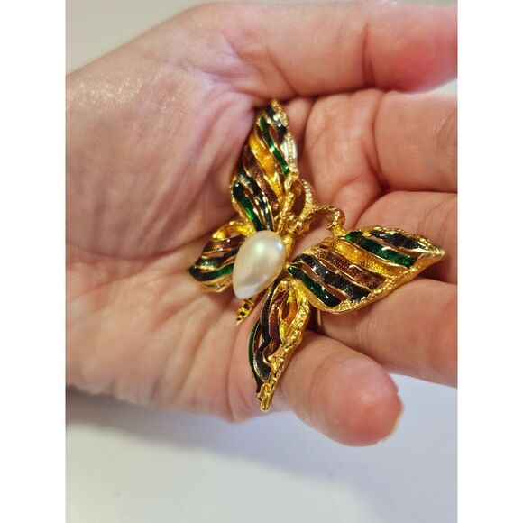 **Final Sale** FO Fernando Originals gold tone butterfly brooch - Picture 2 of 10